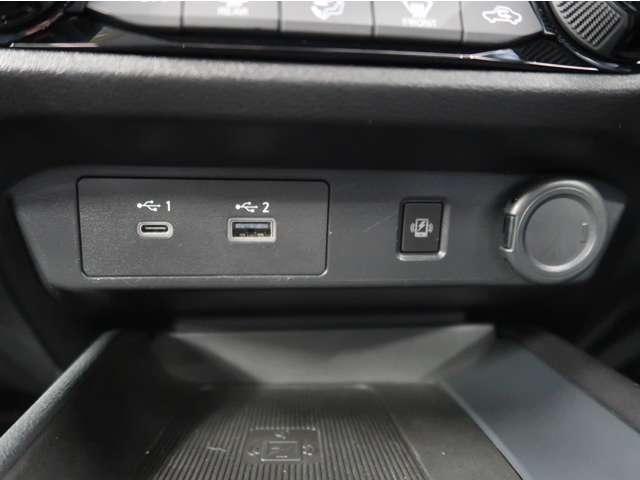 ノート Ｘ　２ＷＤ　禁煙車　純正ナビ　全方位カメラ　ＥＴＣ２．０（5枚目）