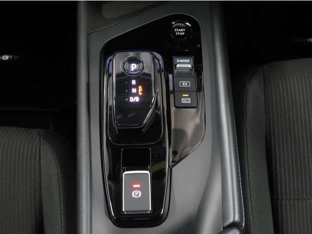 ノート Ｘ　２ＷＤ　禁煙車　純正ナビ　全方位カメラ　ＥＴＣ２．０（9枚目）