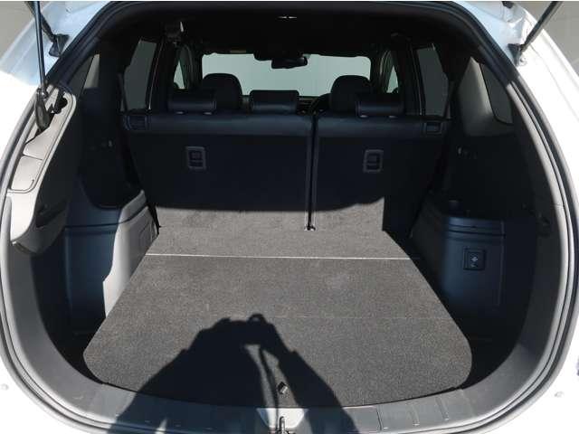 アウトランダーＰＨＥＶ Ｇプレミアムパッケージ　禁煙車　バッテリー残８４．６％　１５００Ｗ給電ＡＣ１００Ｖ　本革　ワンオーナー　スマホ連携純正ナビ　全方位カメラ　三菱リモートコントロール　シートヒーター　ハンドルヒーター　電動シート　電動リヤゲート（11枚目）