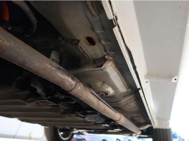 アウトランダーＰＨＥＶ Ｇプレミアムパッケージ　禁煙車　バッテリー残８４．６％　１５００Ｗ給電ＡＣ１００Ｖ　本革　ワンオーナー　スマホ連携純正ナビ　全方位カメラ　三菱リモートコントロール　シートヒーター　ハンドルヒーター　電動シート　電動リヤゲート（14枚目）