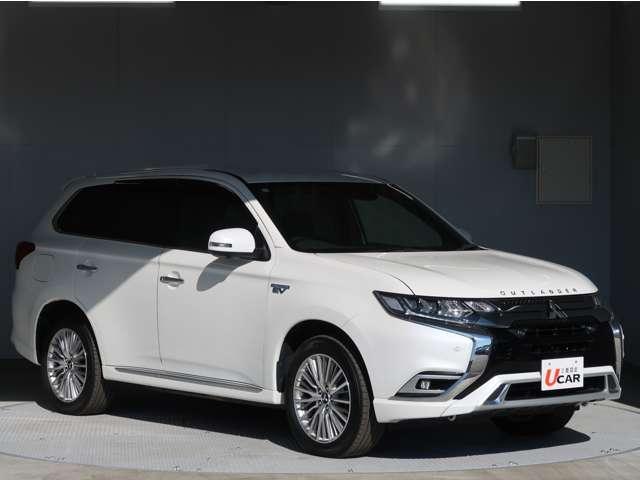 アウトランダーＰＨＥＶ Ｇプレミアムパッケージ　禁煙車　バッテリー残８４．６％　１５００Ｗ給電ＡＣ１００Ｖ　本革　ワンオーナー　スマホ連携純正ナビ　全方位カメラ　三菱リモートコントロール　シートヒーター　ハンドルヒーター　電動シート　電動リヤゲート（17枚目）