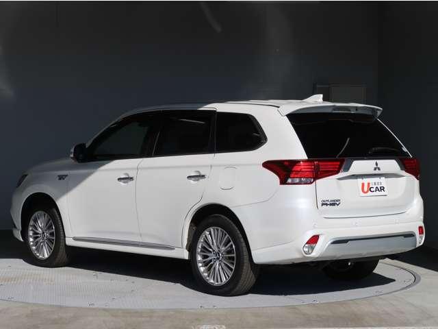 アウトランダーＰＨＥＶ Ｇプレミアムパッケージ　禁煙車　バッテリー残８４．６％　１５００Ｗ給電ＡＣ１００Ｖ　本革　ワンオーナー　スマホ連携純正ナビ　全方位カメラ　三菱リモートコントロール　シートヒーター　ハンドルヒーター　電動シート　電動リヤゲート（19枚目）