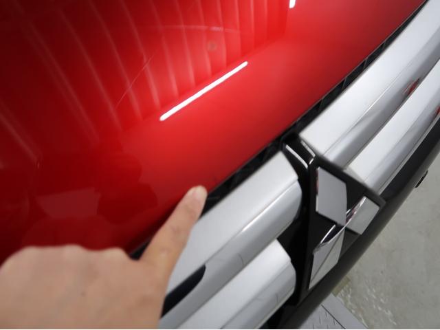 ボンネットにタッチアップ跡がございます。