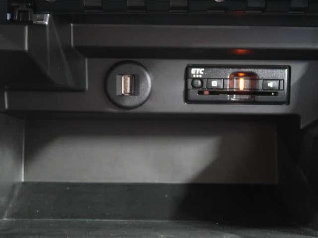 ソリオ ハイブリッドＭＺ　２ＷＤ　禁煙車　純正ナビ　全方位カメラ　両側電動スライドドア　シートヒーター　衝突被害軽減ブレーキ　車線逸脱警報機能　レーダークルーズコントロール　アイドリングストップ　スマートキー２個　フォグランプ（7枚目）