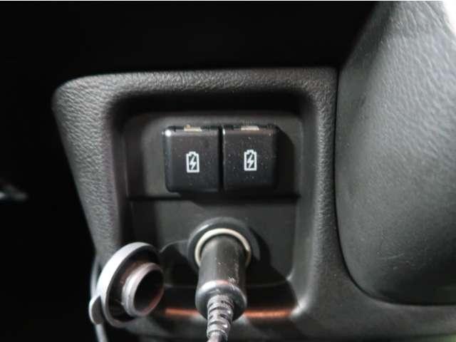 ソリオ ハイブリッドＭＺ　２ＷＤ　禁煙車　純正ナビ　全方位カメラ　両側電動スライドドア　シートヒーター　衝突被害軽減ブレーキ　車線逸脱警報機能　レーダークルーズコントロール　アイドリングストップ　スマートキー２個　フォグランプ（8枚目）