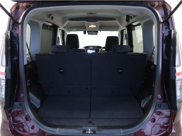 ソリオ ハイブリッドＭＺ　２ＷＤ　禁煙車　純正ナビ　全方位カメラ　両側電動スライドドア　シートヒーター　衝突被害軽減ブレーキ　車線逸脱警報機能　レーダークルーズコントロール　アイドリングストップ　スマートキー２個　フォグランプ（12枚目）