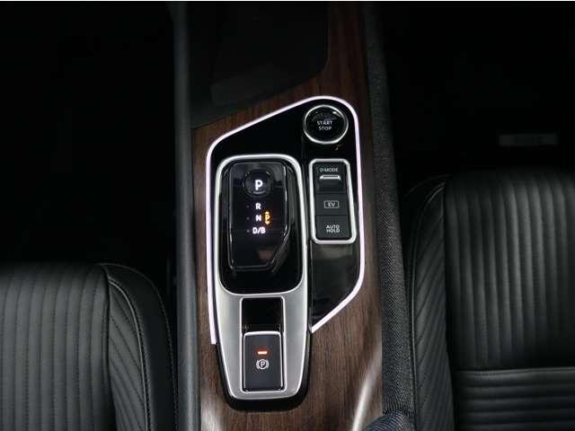 オーラ Ｇ　レザーエディション　２ＷＤ　禁煙車　純正ナビ　全方位カメラ　プロパイロット　ＢＯＳＥスピーカー　ＨＤＭＩ　ＥＴＣ２．０　前後ドライブレコーダー　本革　アイドリングストップ　後側方車両検知警報機能　車両状態評価４．５点（6枚目）