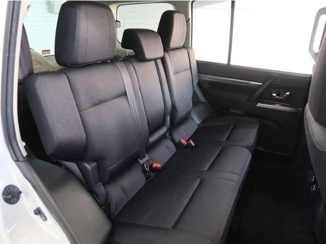 パジェロ ロング　エクシード　禁煙　電動サンルーフ　メモリーナビ　バックカメラ　ディスチャージヘッドライト　フォグランプ　シートヒーター　３列シート７人乗り　　１年間走行距離無制限三菱認定中古車保証（延長可）　クルーズコントロール（12枚目）