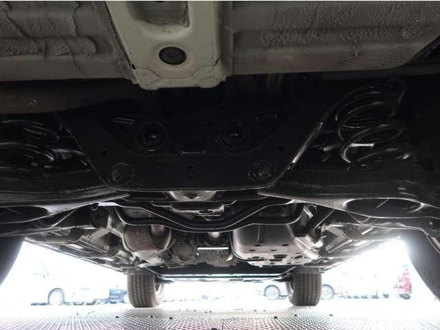 パジェロ ロング　エクシード　禁煙　電動サンルーフ　メモリーナビ　バックカメラ　ディスチャージヘッドライト　フォグランプ　シートヒーター　３列シート７人乗り　　１年間走行距離無制限三菱認定中古車保証（延長可）　クルーズコントロール（15枚目）