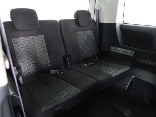 【３列目シート】５：５分割ベンチシート（リクライニング、横跳ね上げ式、ロングスライド機構）