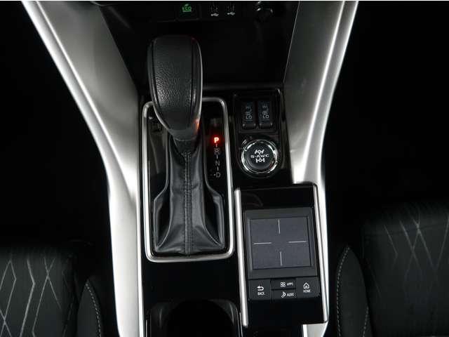 エクリプスクロス ブラックエディション 禁煙車 ディスプレーオーディオ ワンオーナー シートヒーター 後退時・後側方車両検知警報機能 衝突被害軽減ブレーキ 車線逸脱警報 レーダークルーズコントロール ルーフレール オートマチックハイビーム(10枚目)