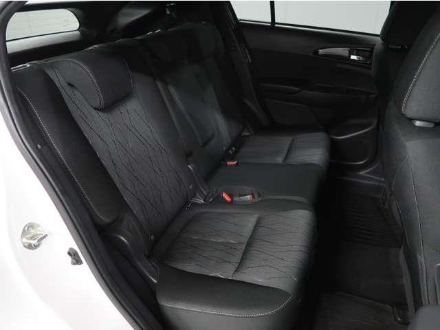 エクリプスクロス ブラックエディション 禁煙車 ディスプレーオーディオ ワンオーナー シートヒーター 後退時・後側方車両検知警報機能 衝突被害軽減ブレーキ 車線逸脱警報 レーダークルーズコントロール ルーフレール オートマチックハイビーム(12枚目)