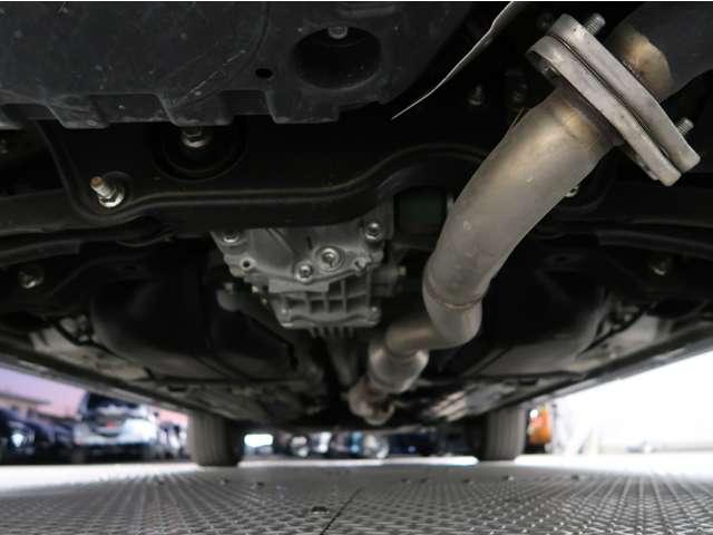 エクリプスクロス ブラックエディション 禁煙車 ディスプレーオーディオ ワンオーナー シートヒーター 後退時・後側方車両検知警報機能 衝突被害軽減ブレーキ 車線逸脱警報 レーダークルーズコントロール ルーフレール オートマチックハイビーム(15枚目)