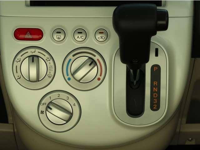 ｅＫワゴン Ｇ　禁煙車　シートヒーター　ワンオーナー　純正ＣＤ　車両状態評価４．５点　１年間走行距離無制限三菱認定中古車保証（延長可）　キーレス　フロアマット　ドアバイザー　軽自動車　電動格納ドアミラー　リヤワイパー（7枚目）