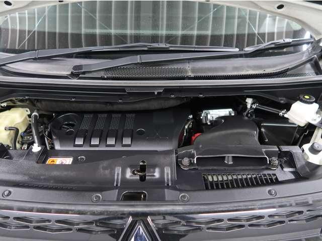 デリカＤ：５ Ｇ　パワーパッケージ　禁煙車　７人乗り　１１型ナビ　後席モニター　電動サイドステップ　ブラックアウトグリル　車両状態評価５点　マッドガード　シートヒーター　ステアリングヒーター　ＥＴＣ２．０　ワンオーナー　電動リヤゲート（7枚目）