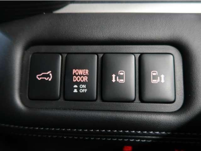 デリカＤ：５ Ｇ　パワーパッケージ　禁煙車　７人乗り　１１型ナビ　後席モニター　電動サイドステップ　ブラックアウトグリル　車両状態評価５点　マッドガード　シートヒーター　ステアリングヒーター　ＥＴＣ２．０　ワンオーナー　電動リヤゲート（8枚目）