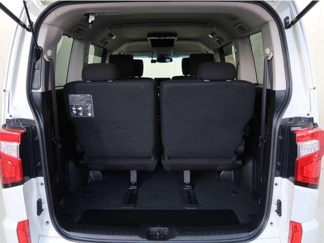 デリカＤ：５ Ｇ　パワーパッケージ　禁煙車　７人乗り　１１型ナビ　後席モニター　電動サイドステップ　ブラックアウトグリル　車両状態評価５点　マッドガード　シートヒーター　ステアリングヒーター　ＥＴＣ２．０　ワンオーナー　電動リヤゲート（12枚目）