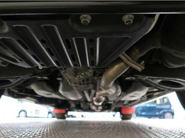 デリカＤ：５ Ｇ　パワーパッケージ　禁煙車　７人乗り　１１型ナビ　後席モニター　電動サイドステップ　ブラックアウトグリル　車両状態評価５点　マッドガード　シートヒーター　ステアリングヒーター　ＥＴＣ２．０　ワンオーナー　電動リヤゲート（14枚目）