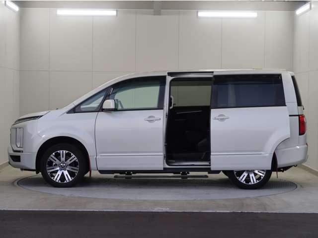 デリカＤ：５ Ｇ　パワーパッケージ　禁煙車　７人乗り　１１型ナビ　後席モニター　電動サイドステップ　ブラックアウトグリル　車両状態評価５点　マッドガード　シートヒーター　ステアリングヒーター　ＥＴＣ２．０　ワンオーナー　電動リヤゲート（19枚目）