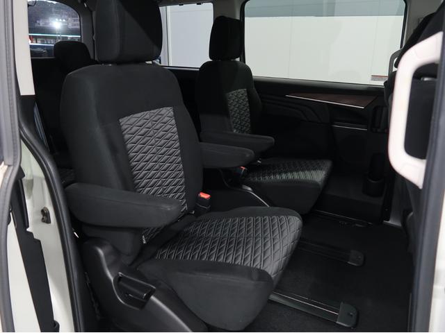 デリカＤ：５ Ｇ　パワーパッケージ　禁煙車　７人乗り　１１型ナビ　後席モニター　電動サイドステップ　ブラックアウトグリル　車両状態評価５点　マッドガード　シートヒーター　ステアリングヒーター　ＥＴＣ２．０　ワンオーナー　電動リヤゲート（41枚目）