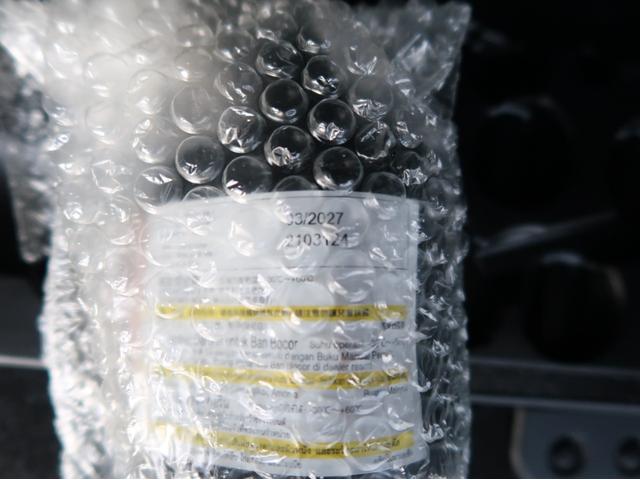 デリカＤ：５ Ｇ　パワーパッケージ　禁煙車　７人乗り　１１型ナビ　後席モニター　電動サイドステップ　ブラックアウトグリル　車両状態評価５点　マッドガード　シートヒーター　ステアリングヒーター　ＥＴＣ２．０　ワンオーナー　電動リヤゲート（50枚目）