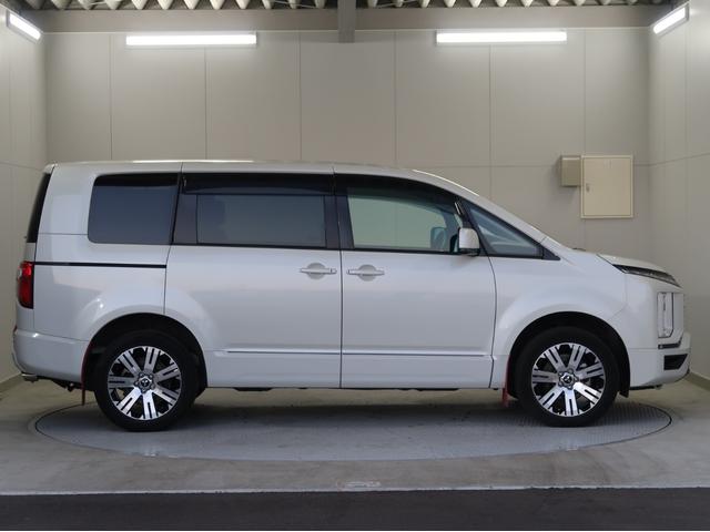 デリカＤ：５ Ｇ　パワーパッケージ　禁煙車　７人乗り　１１型ナビ　後席モニター　電動サイドステップ　ブラックアウトグリル　車両状態評価５点　マッドガード　シートヒーター　ステアリングヒーター　ＥＴＣ２．０　ワンオーナー　電動リヤゲート（57枚目）