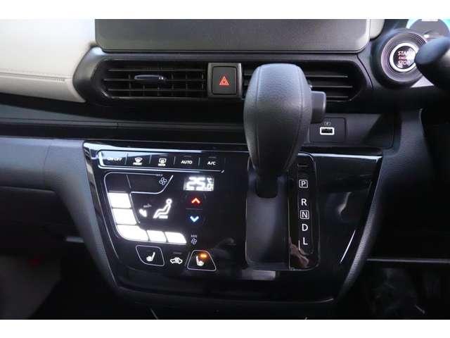 �C���p�l�b�u�s�V�t�g���o�[�ƃG�A�R������̓^�b�`�p�l���ł��B