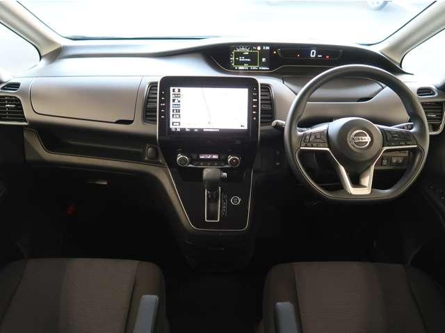 セレナ ＸＶ　禁煙　純正ナビ　全方位カメラ　両側電動スライド８人乗　クルーズコントロール　アイドリングストップ　１年間走行距離無制限認定中古車保証　レ－ンキ－プ　ブラインドスポットモニタ－　アラウンドビュ－モニタ－（3枚目）