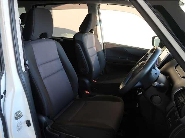 セレナ ＸＶ　禁煙　純正ナビ　全方位カメラ　両側電動スライド８人乗　クルーズコントロール　アイドリングストップ　１年間走行距離無制限認定中古車保証　レ－ンキ－プ　ブラインドスポットモニタ－　アラウンドビュ－モニタ－（9枚目）