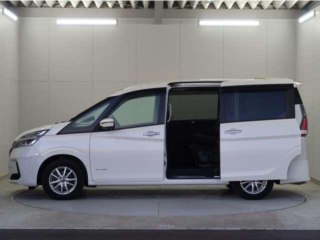 セレナ ＸＶ　禁煙　純正ナビ　全方位カメラ　両側電動スライド８人乗　クルーズコントロール　アイドリングストップ　１年間走行距離無制限認定中古車保証　レ－ンキ－プ　ブラインドスポットモニタ－　アラウンドビュ－モニタ－（19枚目）