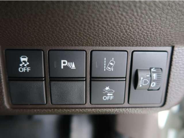 Ｎ－ＷＧＮカスタム Ｌホンダセンシング　禁煙車　純正ナビ　バックカメラ　アダプティブクルコン　純正リモコンエンジンスターター　車線逸脱警報　誤発進抑制機能　コーナーセンサー　オートマチックハイビーム　オートライト　シートヒーター　スマートキ（4枚目）