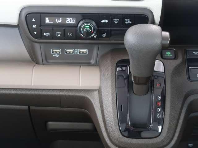 Ｎ－ＷＧＮカスタム Ｌホンダセンシング　禁煙車　純正ナビ　バックカメラ　アダプティブクルコン　純正リモコンエンジンスターター　車線逸脱警報　誤発進抑制機能　コーナーセンサー　オートマチックハイビーム　オートライト　シートヒーター　スマートキ（8枚目）