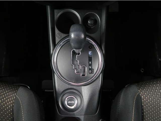 ＲＶＲ Ｇ　禁煙　７型ＳＤナビバックカメラ　ＨＩＤライト　フォグランプ　１オーナー　アイドリングストップ　パートタイム４ＷＤ　１年間走行距離無制限三菱認定中古車（延長可）　Ｂｌｕｅｔｏｏｔｈ　１７インチ純正アルミ（9枚目）