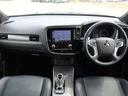 アウトランダーＰＨＥＶ Ｇプラスパッケージ　２．４Ｌプラグインハイブリッド　禁煙　本革　純正スマホナビ＋全方位カメラ　駆動用バッテリー残８７％　パワーシート　シートヒーター　ハンドルヒーター　オートハイビーム　衝突防止　パワーゲート　ワンオーナ（3枚目）