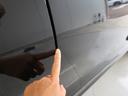運転席ドアエッジ部に傷がございます。
