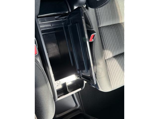 ヴォクシー ＺＳ　煌　ワンオーナー車　アルパインＢＩＧ－Ｘナビ　アルパインフリップダウンモニター　セーフティセンス　クルーズコントロール　両側パワースライドドア　リアオートエアコン　ＬＥＤヘッドライト　バックカメラ　ＥＴＣ（22枚目）