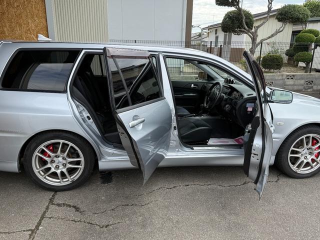 ランサーワゴン エボリューションＧＴ－Ａ　ラリーアート製３００ｋｍメーター　走行４ｋｍ時ディーラーメーター交換記録あり　純正レカロシート　ブレンボキャリパー　ＨＩＤヘッドランプ　エンケイ製１７ＡＷ　追加メーター　ＨＫＳ製マフラー　取扱説明書（44枚目）