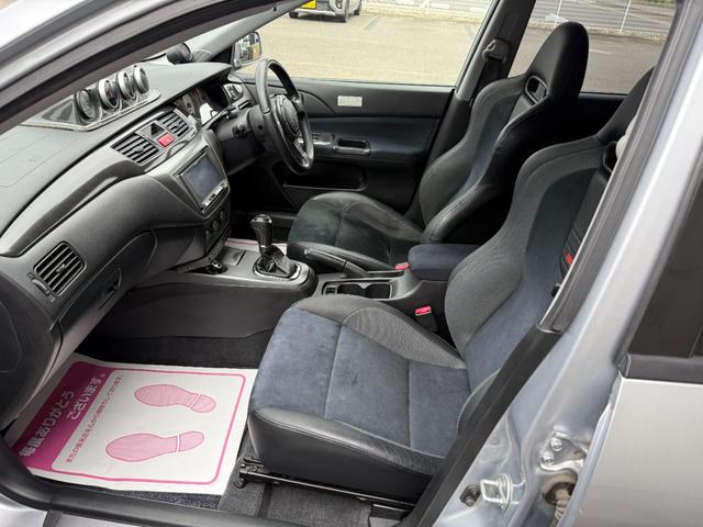 ランサーワゴン エボリューションＧＴ－Ａ　ラリーアート製３００ｋｍメーター　走行４ｋｍ時ディーラーメーター交換記録あり　純正レカロシート　ブレンボキャリパー　ＨＩＤヘッドランプ　エンケイ製１７ＡＷ　追加メーター　ＨＫＳ製マフラー　取扱説明書（69枚目）