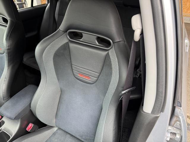 ランサーワゴン エボリューションＧＴ－Ａ　ラリーアート製３００ｋｍメーター　走行４ｋｍ時ディーラーメーター交換記録あり　純正レカロシート　ブレンボキャリパー　ＨＩＤヘッドランプ　エンケイ製１７ＡＷ　追加メーター　ＨＫＳ製マフラー　取扱説明書（71枚目）