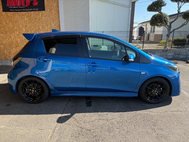 ヴィッツ RS G’s スマートパッケージ G’s専用フルエアロ ガナドールマフラー パイオニア9インチナビ バックカメラ 5速マニュアル 社外エアクリーナー ピボット製スロットルコントローラー ディスチャージヘッドランプ 純正17インチAW(39枚目)