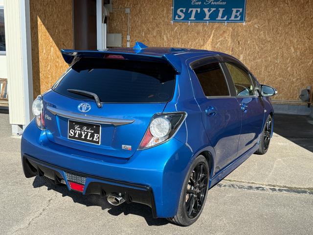 ヴィッツ RS G’s スマートパッケージ G’s専用フルエアロ ガナドールマフラー パイオニア9インチナビ バックカメラ 5速マニュアル 社外エアクリーナー ピボット製スロットルコントローラー ディスチャージヘッドランプ 純正17インチAW(45枚目)