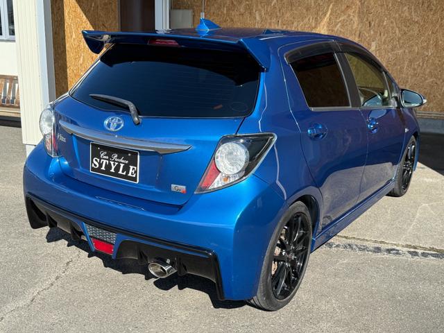 ヴィッツ RS G’s スマートパッケージ G’s専用フルエアロ ガナドールマフラー パイオニア9インチナビ バックカメラ 5速マニュアル 社外エアクリーナー ピボット製スロットルコントローラー ディスチャージヘッドランプ 純正17インチAW(49枚目)