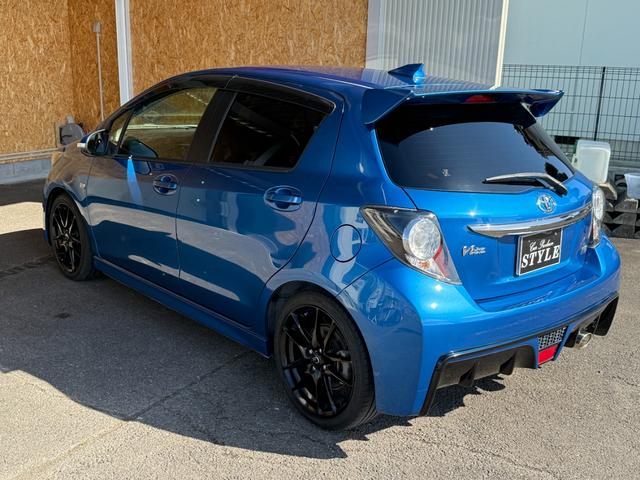 ヴィッツ RS G’s スマートパッケージ G’s専用フルエアロ ガナドールマフラー パイオニア9インチナビ バックカメラ 5速マニュアル 社外エアクリーナー ピボット製スロットルコントローラー ディスチャージヘッドランプ 純正17インチAW(72枚目)