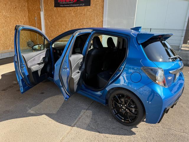 ヴィッツ RS G’s スマートパッケージ G’s専用フルエアロ ガナドールマフラー パイオニア9インチナビ バックカメラ 5速マニュアル 社外エアクリーナー ピボット製スロットルコントローラー ディスチャージヘッドランプ 純正17インチAW(73枚目)