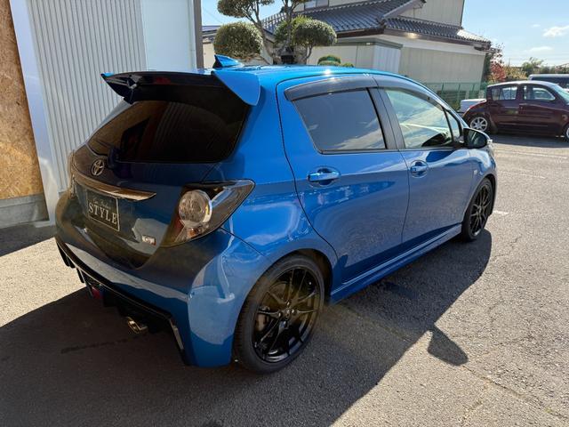 ヴィッツ RS G’s スマートパッケージ G’s専用フルエアロ ガナドールマフラー パイオニア9インチナビ バックカメラ 5速マニュアル 社外エアクリーナー ピボット製スロットルコントローラー ディスチャージヘッドランプ 純正17インチAW(80枚目)