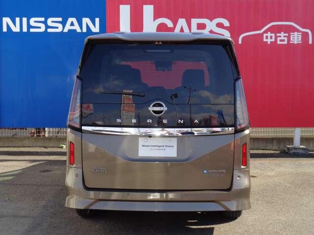 セレナ 1.4 e-4ORCE ハイウェイスターV 4WD パーキングアシスト レーンキープアシスト LED アラウンドモニター フルオートエアコン ETC 4WD 両側パワースライドドア インテリジェントクルーズ 踏み間違い衝突防止(3枚目)