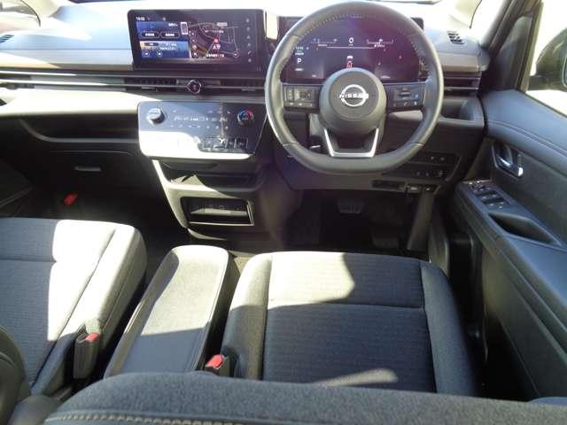 セレナ 1.4 e-4ORCE ハイウェイスターV 4WD パーキングアシスト レーンキープアシスト LED アラウンドモニター フルオートエアコン ETC 4WD 両側パワースライドドア インテリジェントクルーズ 踏み間違い衝突防止(4枚目)