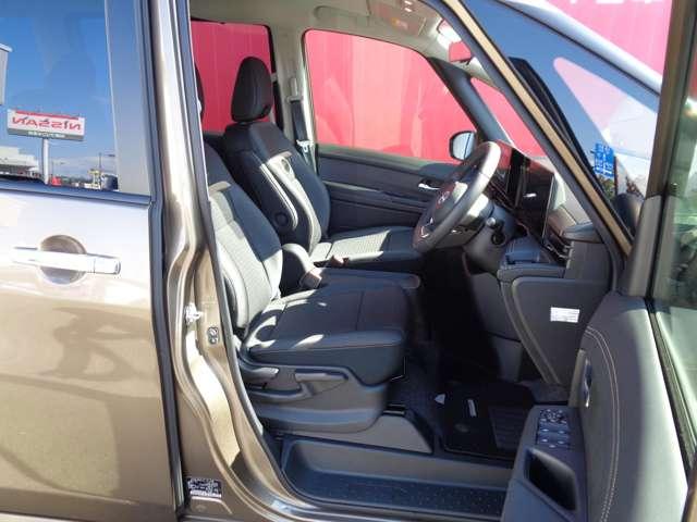 セレナ 1.4 e-4ORCE ハイウェイスターV 4WD パーキングアシスト レーンキープアシスト LED アラウンドモニター フルオートエアコン ETC 4WD 両側パワースライドドア インテリジェントクルーズ 踏み間違い衝突防止(8枚目)