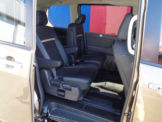 セレナ 1.4 e-4ORCE ハイウェイスターV 4WD パーキングアシスト レーンキープアシスト LED アラウンドモニター フルオートエアコン ETC 4WD 両側パワースライドドア インテリジェントクルーズ 踏み間違い衝突防止(9枚目)