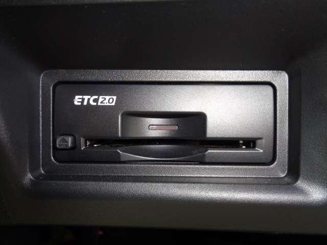 セレナ 1.4 e-4ORCE ハイウェイスターV 4WD パーキングアシスト レーンキープアシスト LED アラウンドモニター フルオートエアコン ETC 4WD 両側パワースライドドア インテリジェントクルーズ 踏み間違い衝突防止(19枚目)